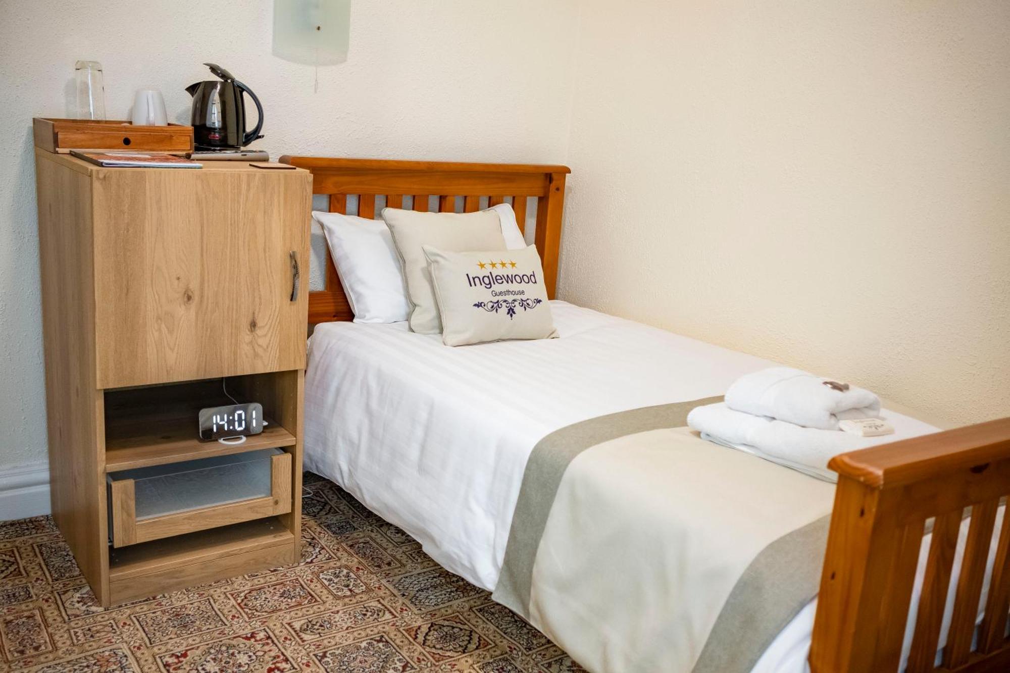 Inglewood - Opul Express Hotel Дъглас Екстериор снимка